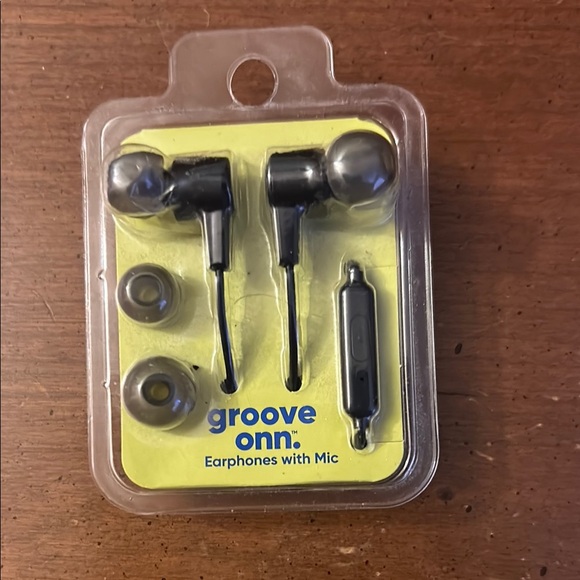 Groove Onn Black Earphones with Mic - Picture 3 of 5